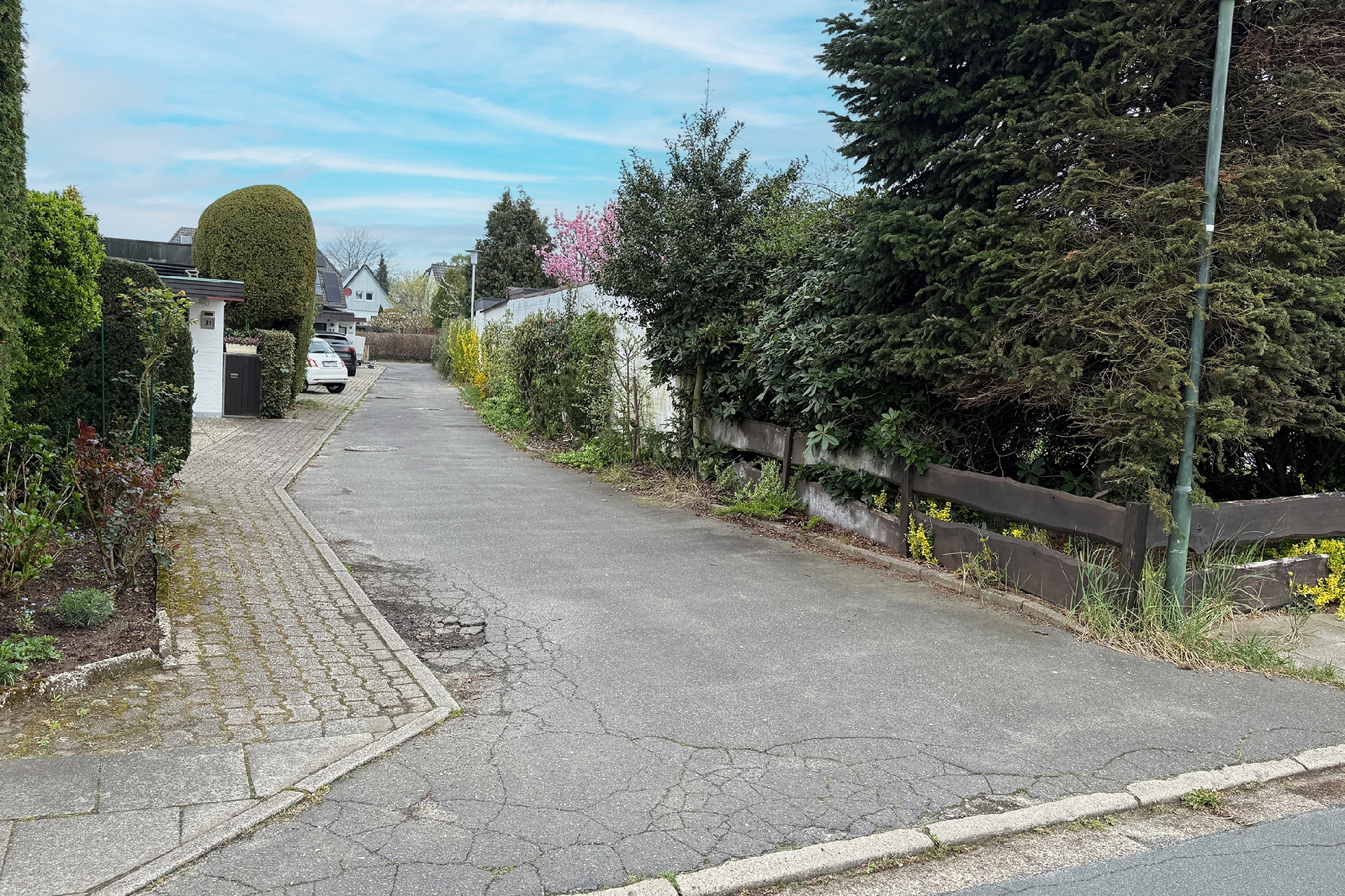 Straßenansicht südlich