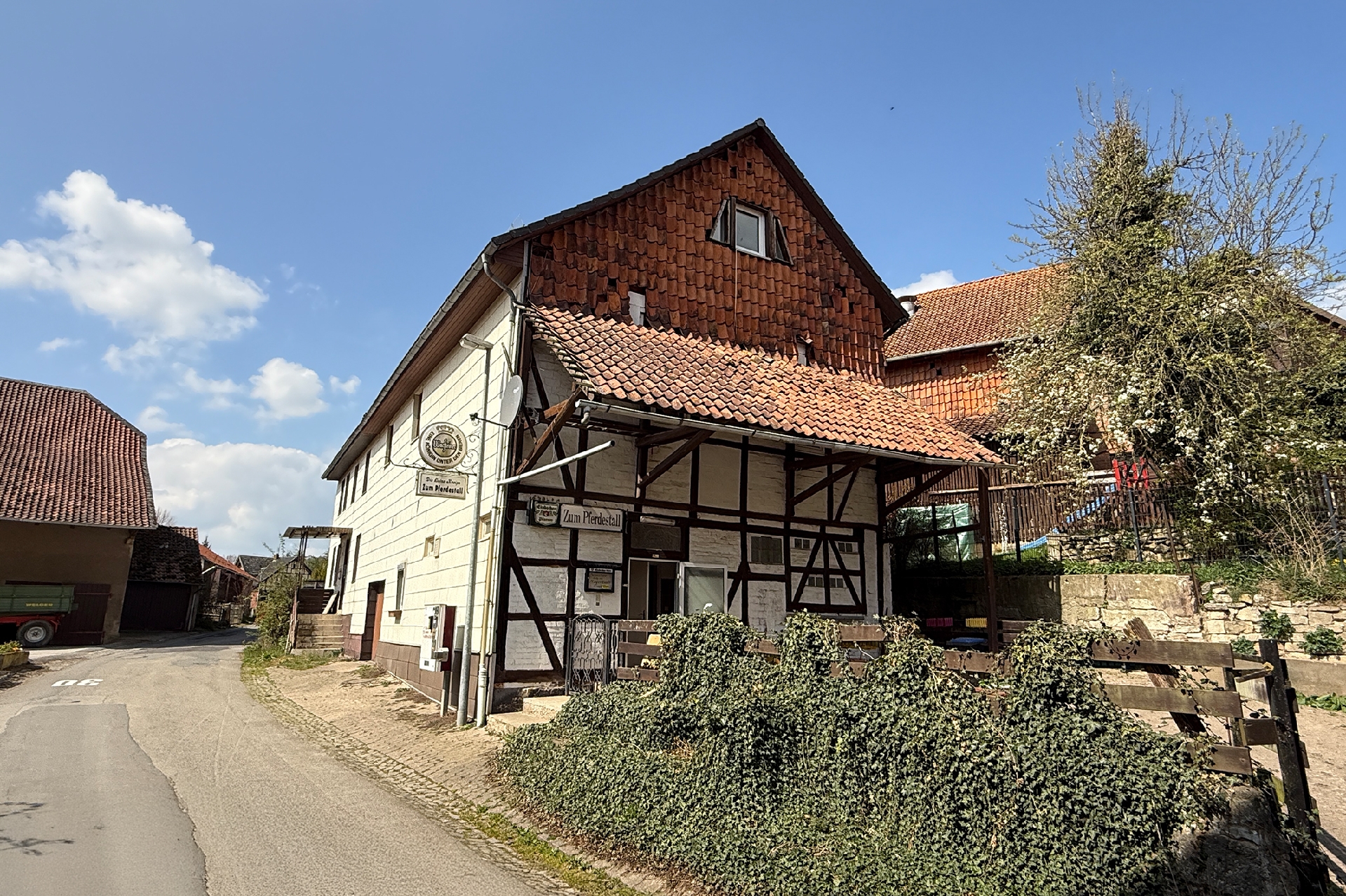 Straßenansicht Gaststätte