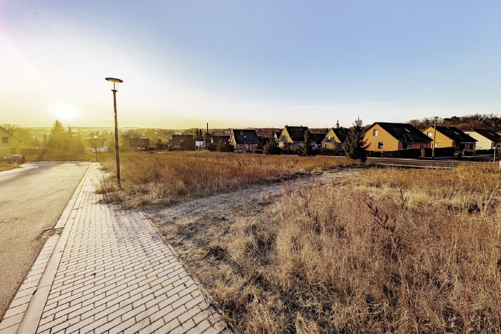 Blick aufs Grundstück rechts