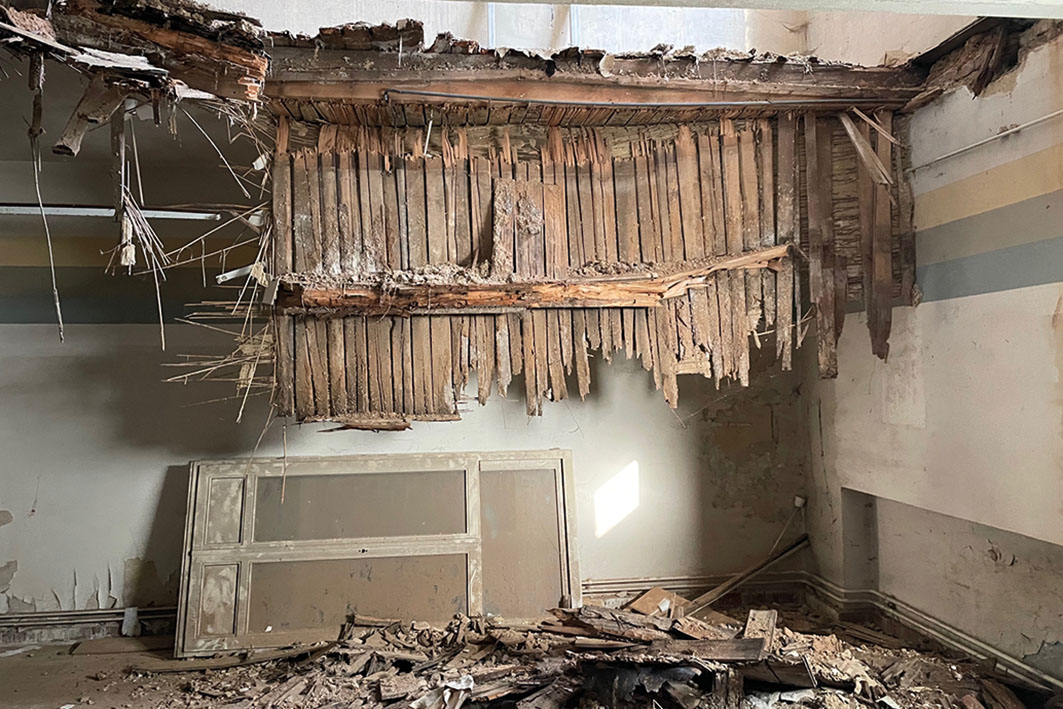 Zimmer mit erheblichen Schäden