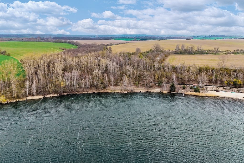 Frontansicht mit See