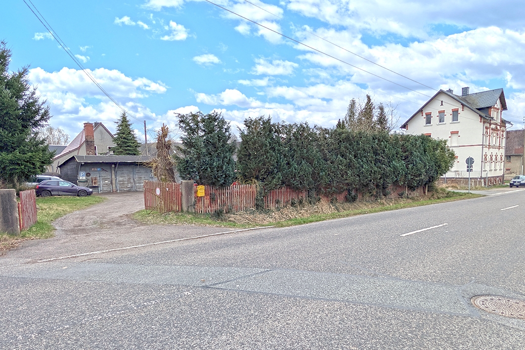 Straßenansicht Einfahrt