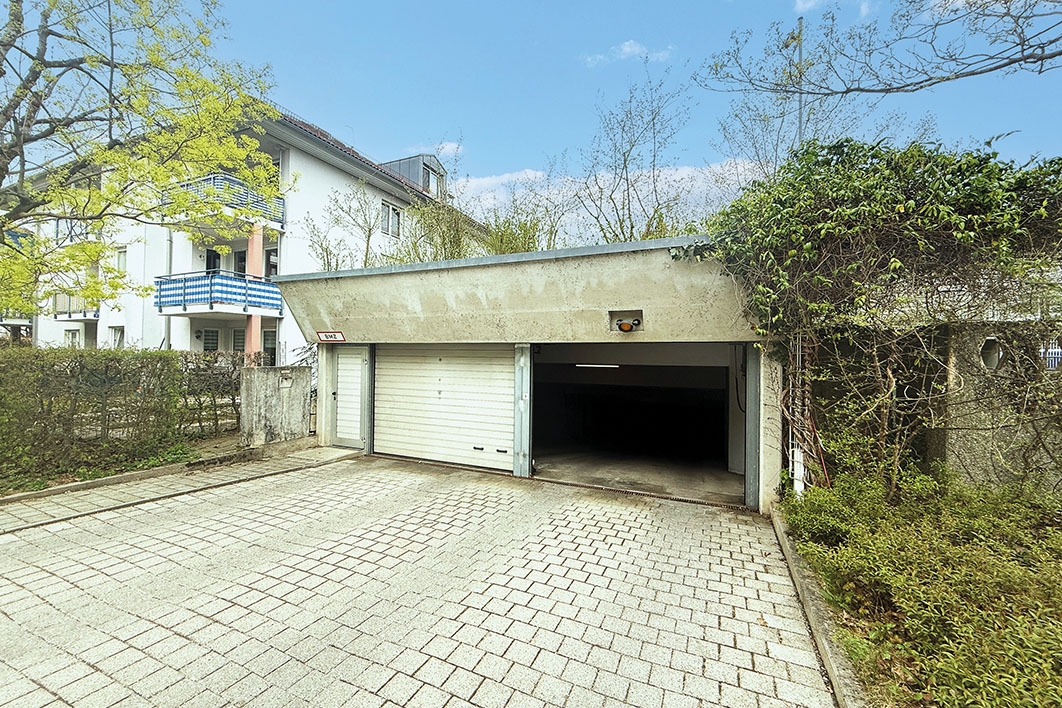 Straßenansicht Einfahrt