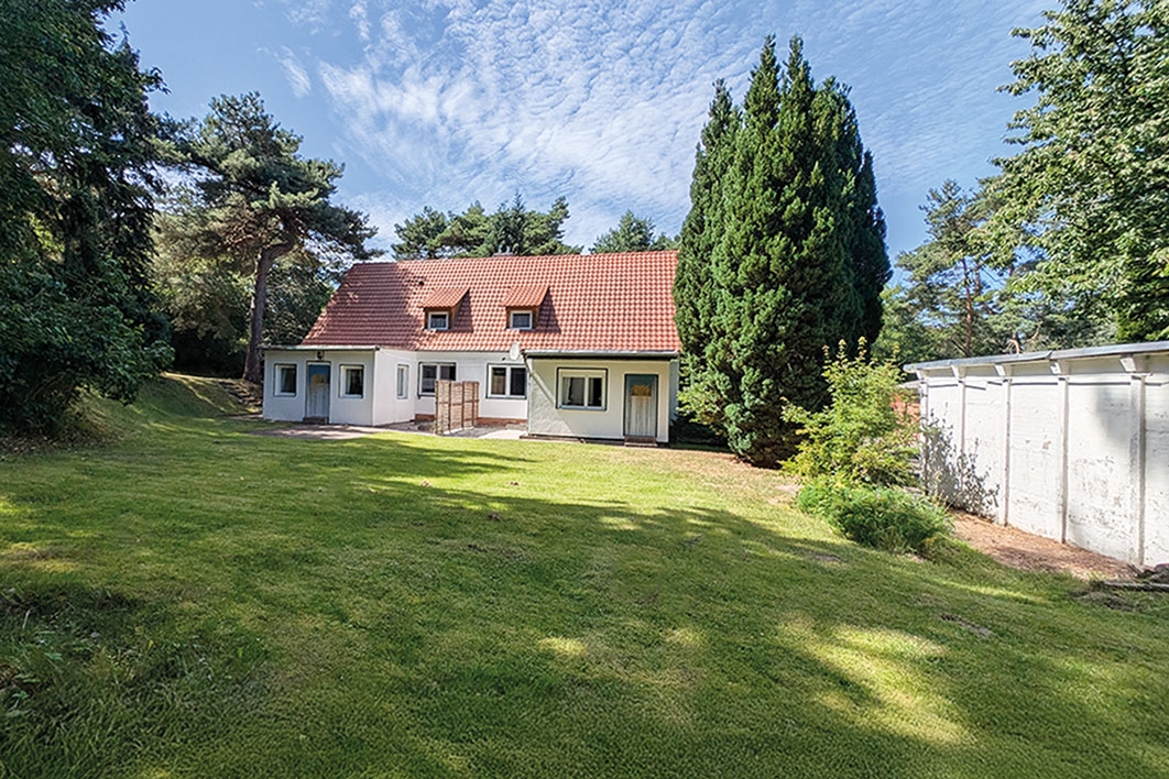 Rückansicht Wohnhaus mit Gartenbereich