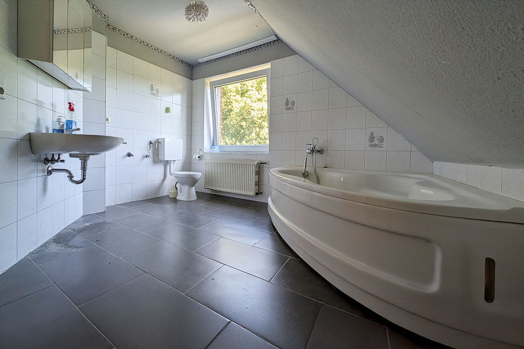 Badezimmer im OG
